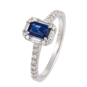 Anel em ouro branco com safira e diamantes.