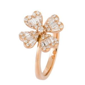 Anel em ouro amarelo com diamantes.