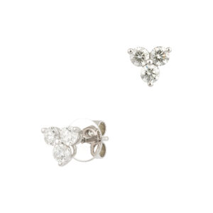 Brinco em ouro branco com diamantes.