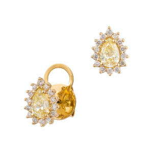 Brinco em ouro amarelo com diamantes.