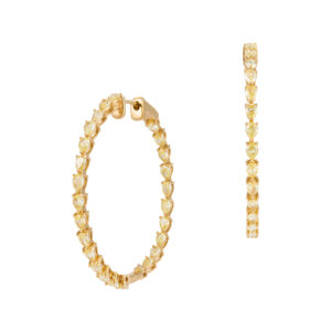 Brinco em ouro amarelo com diamantes.