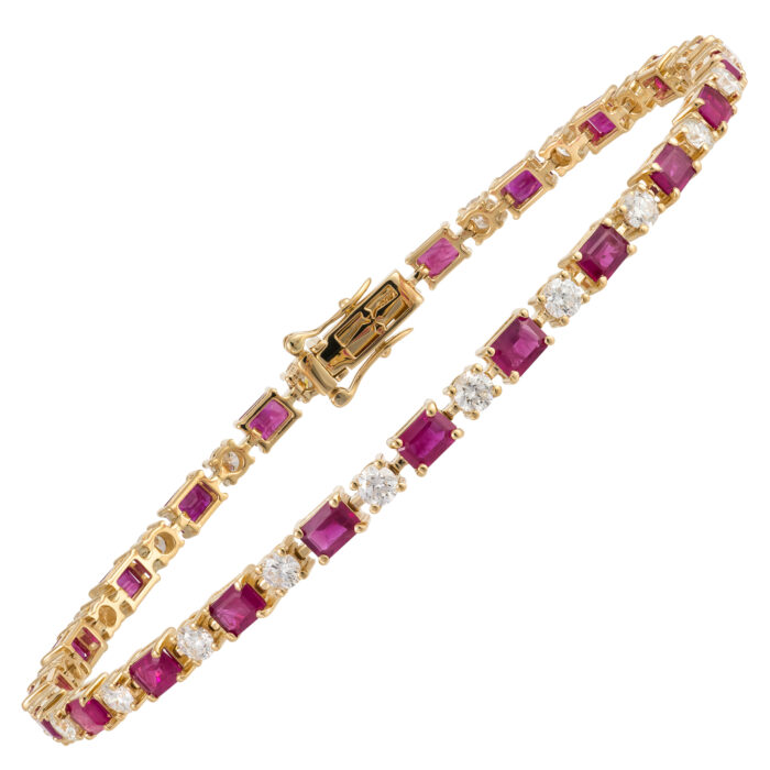 Pulseira em ouro amarelo com rubis e diamantes.