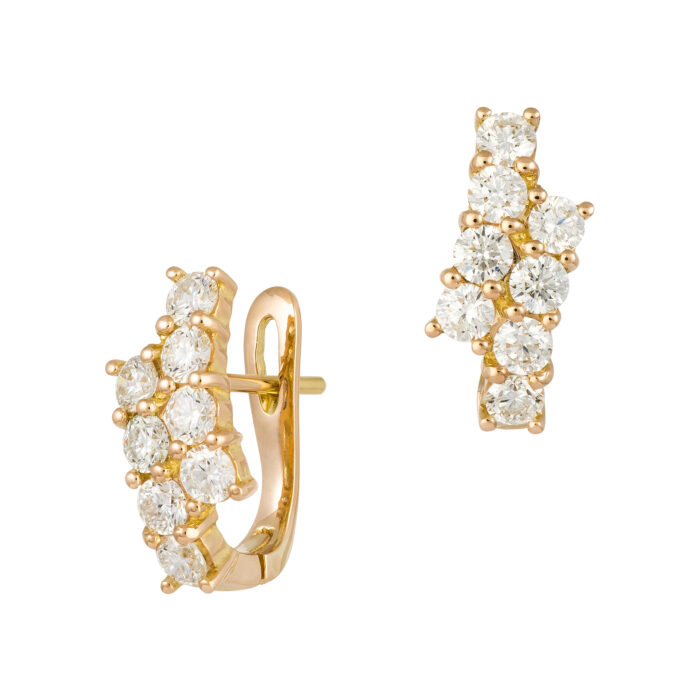 Brinco em ouro amarelo com diamantes.