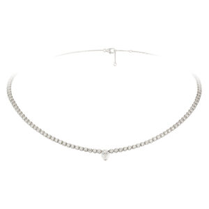 Colar em ouro branco com diamantes.