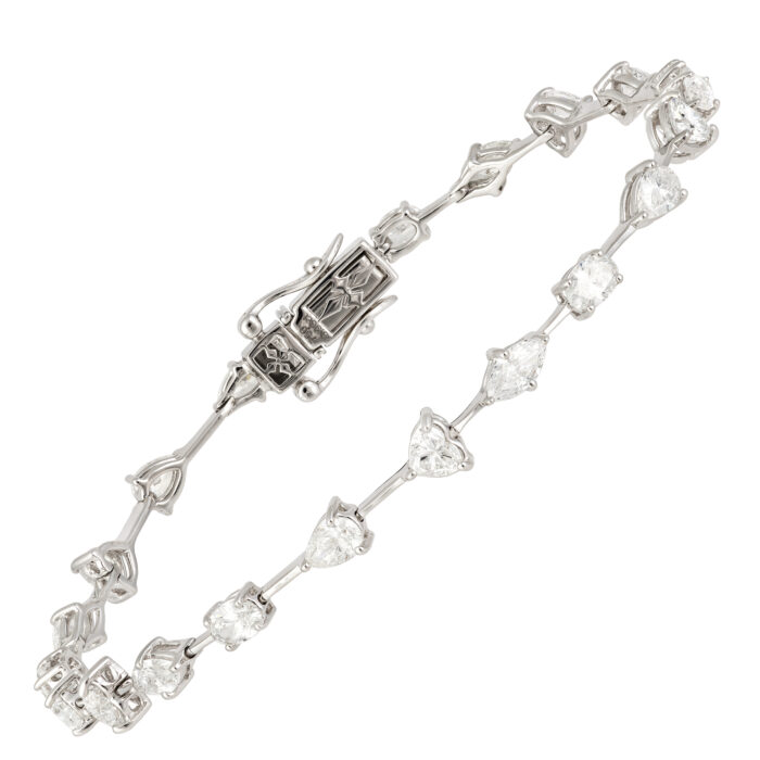 Pulseira em ouro branco com diamantes.