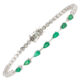 Pulseira em ouro branco com esmeraldas e diamantes.