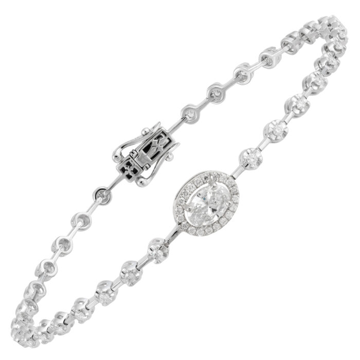 Pulseira em ouro branco com diamantes.