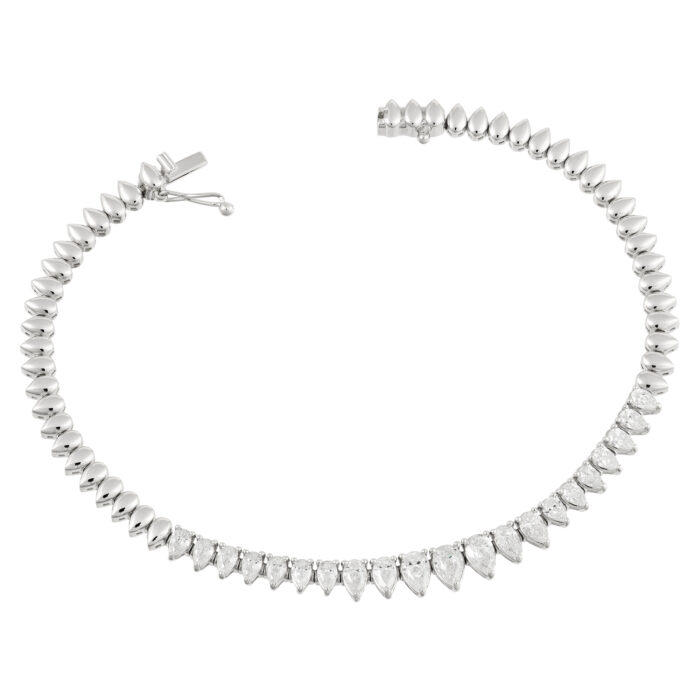 Pulseira em ouro branco com diamantes.