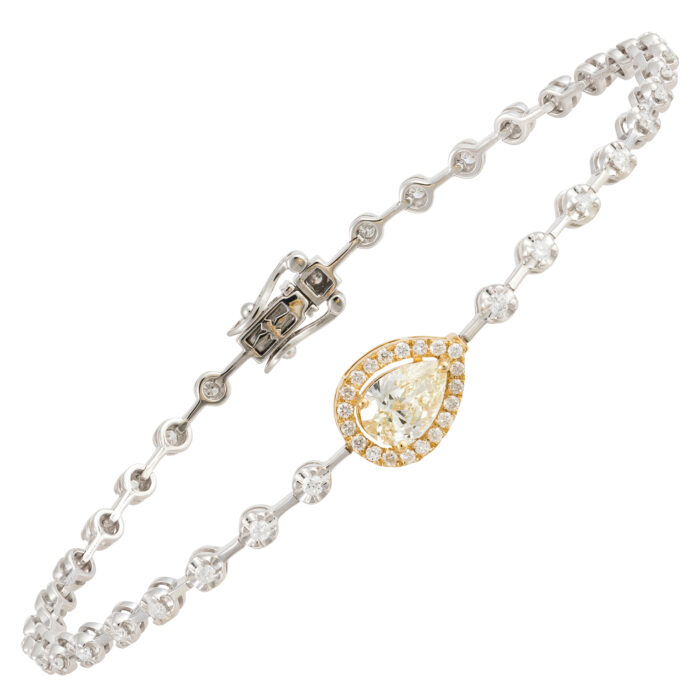 Pulseira em ouro branco com diamantes.