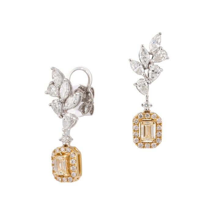 Brinco em ouro branco com diamantes.