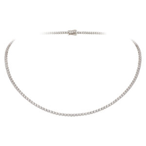 Colar em ouro branco com diamantes.