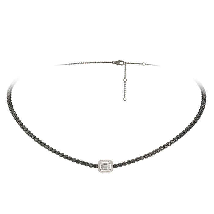 Colar em ouro branco com diamantes.