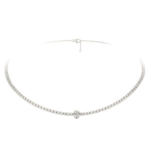 Colar em ouro branco com diamantes.