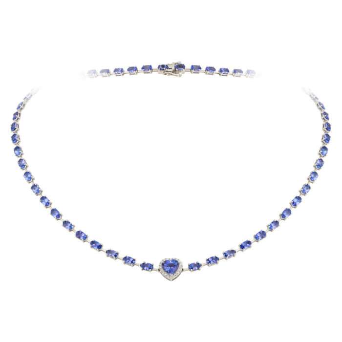 Colar em ouro branco com tanzanitas e diamantes.