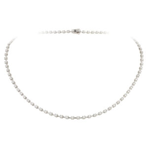 Colar em ouro branco com diamantes.