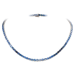 Colar em ouro branco com safiras.