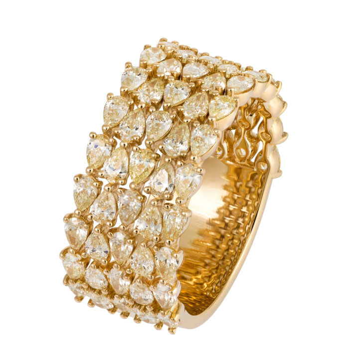 Anel em ouro amarelo com diamantes