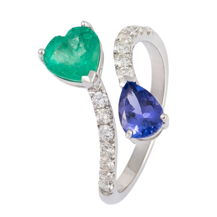 Anel em ouro branco com esmeralda, tanzanita e diamantes.