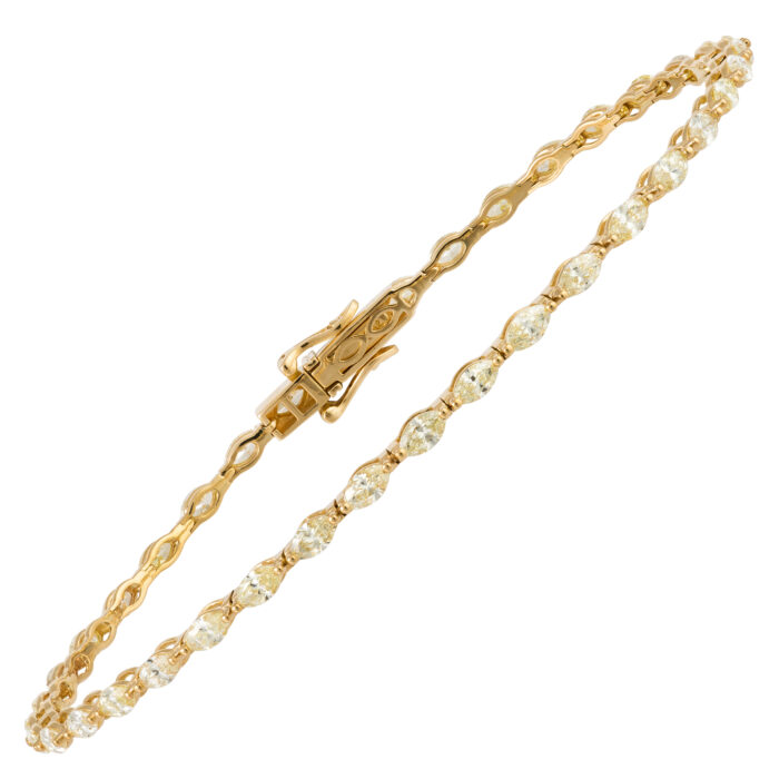 Pulseira em ouro amarelo com diamantes.