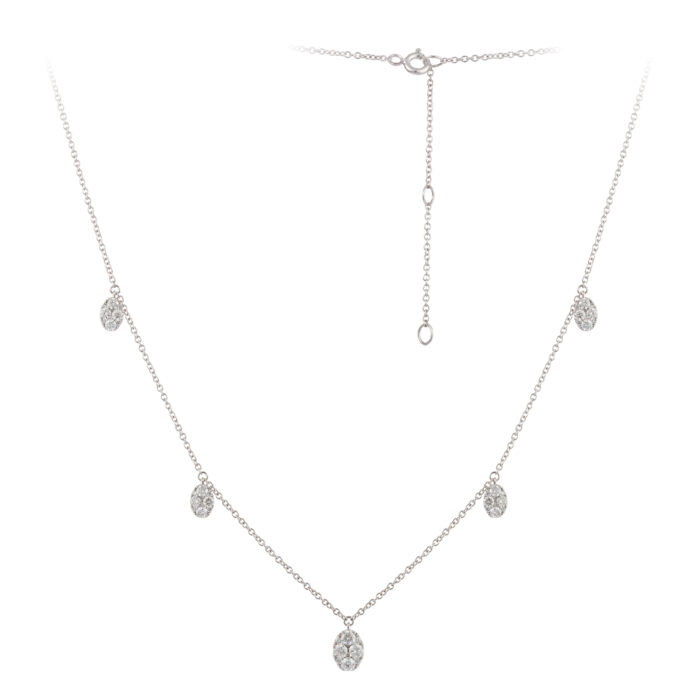 Colar em ouro branco com diamantes.