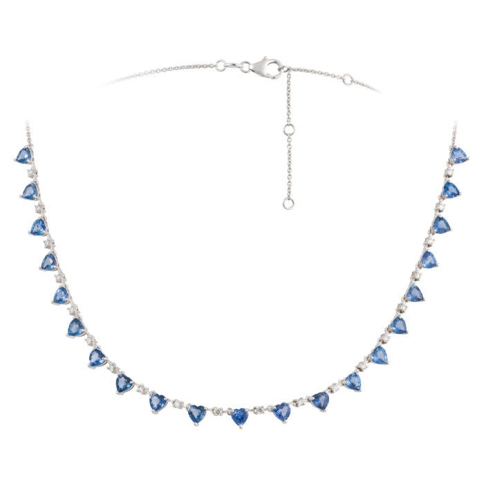 Colar em ouro branco com safiras e diamantes.