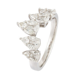 Anel em ouro branco com diamantes.